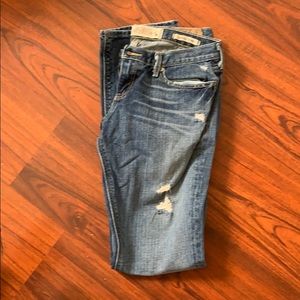 Popular Hollister distressed 👖